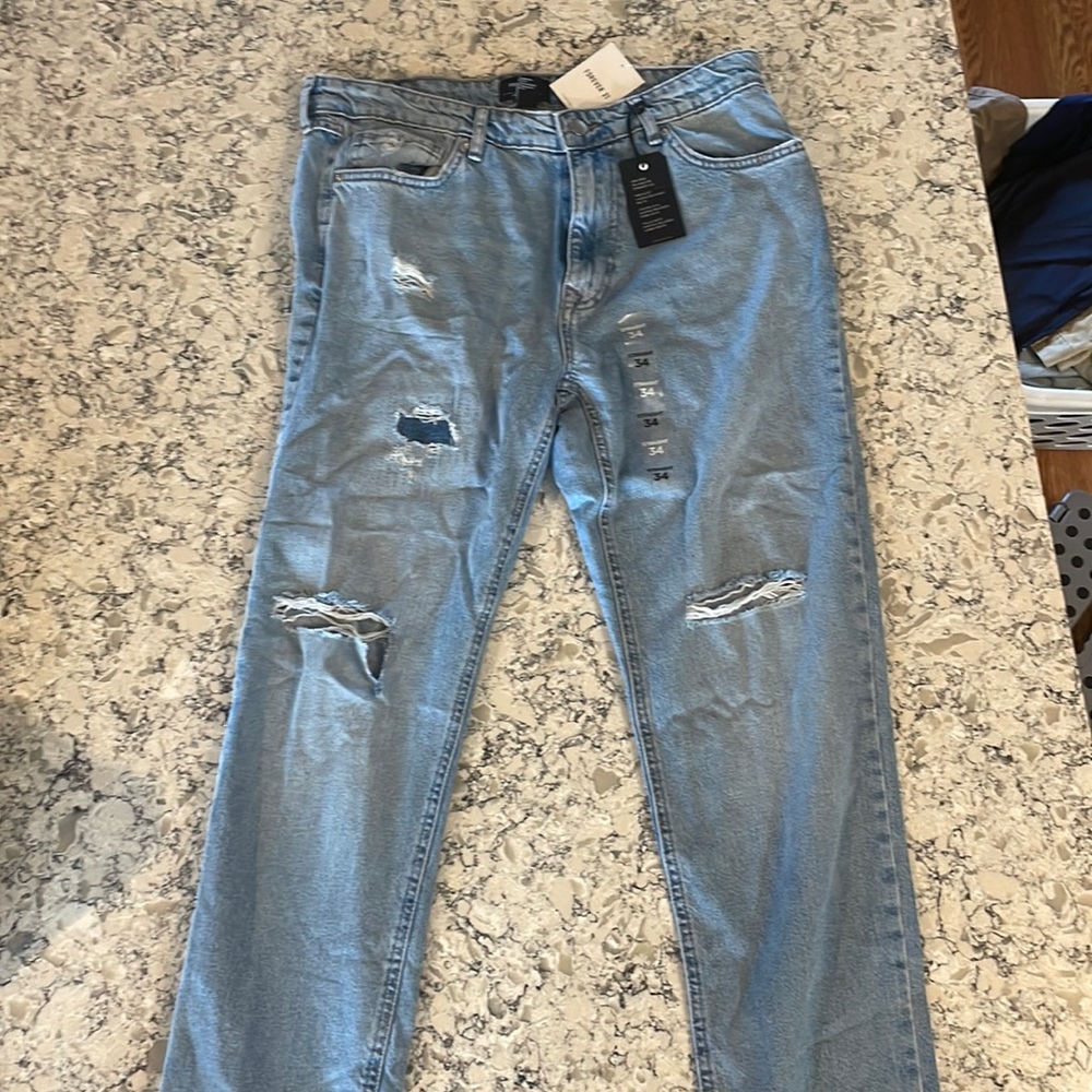 NWT Distressed Forever 21 jeans